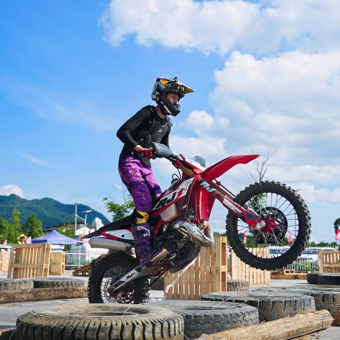 Racing along the Luobei River, AJ1 unleashes its passion!