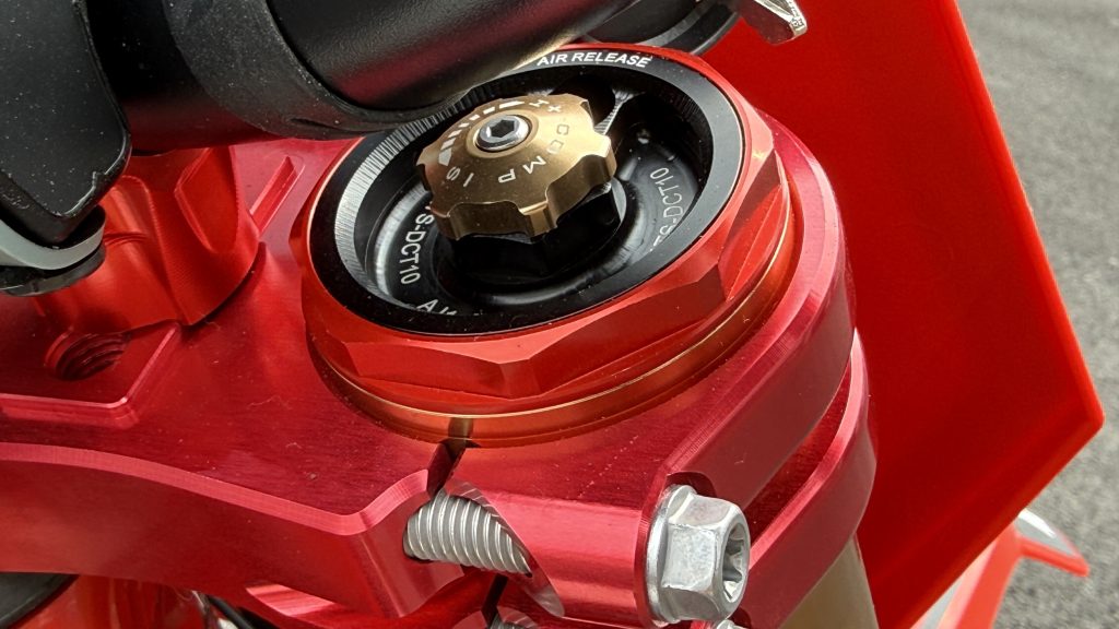 AX300 — Suspension